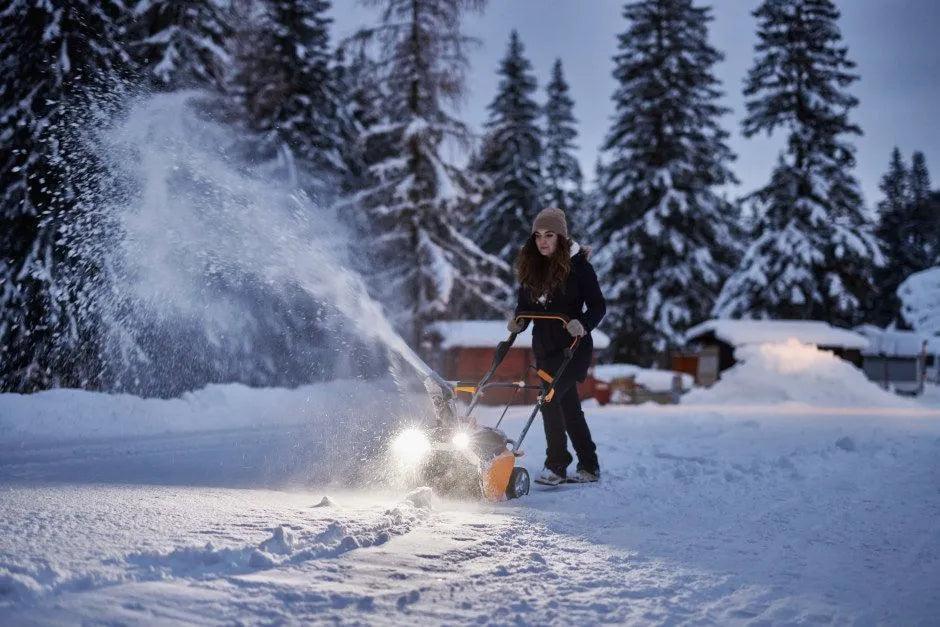 STIGA ST 700e Kit - Batteridrevet Snøfreser inkludert lader og batteir - Plendilla